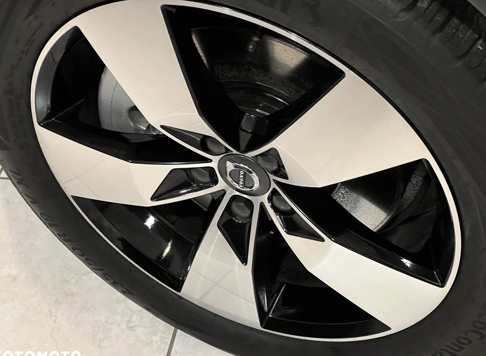 Volvo V90 Cross Country cena 147000 przebieg: 147000, rok produkcji 2017 z Bieruń małe 352